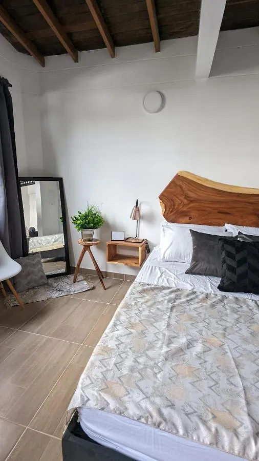 Uku Inn Medellín 0*,