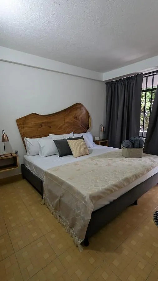 Uku Inn Medellín 0*,