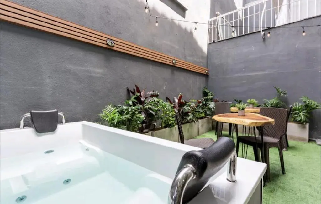 Uku Inn Medellín 0*,
