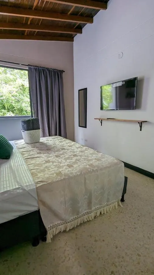 Uku Inn Medellín Penzion